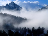 Clouds Surrounding White Cloud Mountains, USA Photographie par Woods Wheatcroft