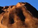 People Climb to the Top of a Mountain with the Help of a Hand Rail Photographie par Paul Chesley