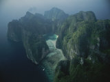 Mountainous Phi Phi Island Rises from the Sea Photographie par Jodi Cobb
