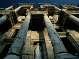 Ruined Facade of the Library of Celsus in Ephesus Photographie par James L. Stanfield