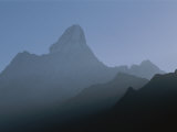 Ama Dablam Mountain is 6856 Meters (22,624 Feet) in Elevation Photographie par Bobby Model
