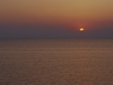 A Colorful Sunset over Water Photographie par Sam Kittner