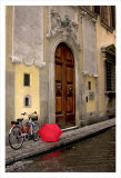 Red Umbrella and Bicycle at the Door, Florence Plakater af Igor Maloratsky Red Umbrella and Bicycle at the Door, Florence Plakater af Igor Maloratsky