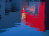 The Bright Lights of the City Reflected in the Rain Puddles Around the Sydney Opera House Photographie par Annie Griffiths Belt