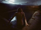 A Bather Steps into Dunton Hot Springs Fotografisk tryk af Paul Chesley A Bather Steps into Dunton Hot Springs Fotografisk tryk af Paul Chesley