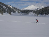 A Woman Heads out into the Snowy Wind River Mountains Photographie par Bobby Model