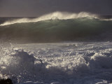 Surf Pounds a Beach in Hawaii Photographie par Marc Moritsch