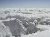 The Snow-Veiled Peaks of the Himalayas Camouflaged by Clouds Valokuvavedos tekijänä Barry Bishop The Snow-Veiled Peaks of the Himalayas Camouflaged by Clouds Valokuvavedos tekijänä Barry Bishop
