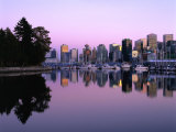 City Skyline at Dusk Reflected in Coal Harbour Vancouver, British Columbia, Canada Photographie par Barnett Ross