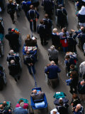 Pilgrims Walking on Esplenade Du Rosaire After Sunday Mass, Lourdes, Midi-Pyrenees, France Photographie par Stephen Saks