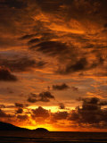 Sun Setting Over Patong Beach, Phuket, Thailand Fotografisk tryk af Paul Beinssen Sun Setting Over Patong Beach, Phuket, Thailand Fotografisk tryk af Paul Beinssen