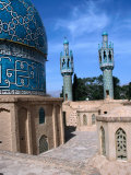 The Elaborate Tiled Dome Of The Tomb Of Shah Neaematollah Vali, A Respected Sufi Dervish, Iran Láminas por Patrick Syder The Elaborate Tiled Dome Of The Tomb Of Shah Neaematollah Vali, A Respected Sufi Dervish, Iran Láminas por Patrick Syder
