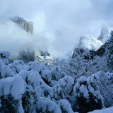 Winter Covers El Capitan and Bridal Vale Falls, Yosemite National Park, California, USA Photographie par Wes Walker