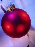 Red Christmas Ornament Photographie par Eric Kamp