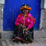 Portrait of Local Woman in Colourful Clothes, Pisac, Peru Photographie par Wes Walker