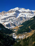 Town of Renaz in the Dolomites, Italy Photographie par Walter Bibikow