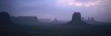 Panoramic View at Dusk of Monument Valley Rock Formations Photographie par Bobby Model