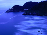 Bay with Heceta Head Lighthouse and Light Keepers House, Yachats, USA Fotografie-Druck von Brent Winebrenner