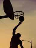 Silhouette of a Young Man Playing Basketball Lámina fotográfica