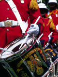 Uniformed Guardsman Playing Drum, Bermuda, Caribbean Photographie par Robin Hill