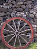 Rural Stone Wall and Wheel, Kilmuir, Isle of Skye, Scotland Fotografie-Druck von Gavriel Jecan