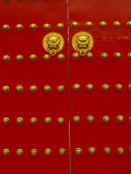 Red Gates by Forbidden City, Beijing, China Photographie par Walter Bibikow