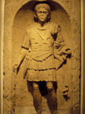Tombstone of Roman Centurion, Colchester Museum, Essex, England Lámina fotográfica por Nik Wheeler Tombstone of Roman Centurion, Colchester Museum, Essex, England Lámina fotográfica por Nik Wheeler