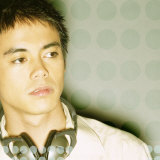 Gray Dots over Dj with Headphones Around His Neck Lámina fotográfica Gray Dots over Dj with Headphones Around His Neck Lámina fotográfica