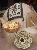 A Pueblo Bread Baking Oven Called an Horno Lámina fotográfica por Yvette Cardozo A Pueblo Bread Baking Oven Called an Horno Lámina fotográfica por Yvette Cardozo