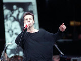 Jim Kerr of Simple Minds at Wembley Stadium in Honour of Nelson Mandela's 70th Birthday, June 1988 Lámina fotográfica Jim Kerr of Simple Minds at Wembley Stadium in Honour of Nelson Mandela's 70th Birthday, June 1988 Lámina fotográfica