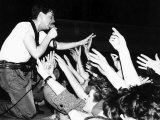 Scottish Pop Group Simple Minds, Still Sell out All Tickets for Theit New UK Tour Within 24 Hours Lámina fotográfica Scottish Pop Group Simple Minds, Still Sell out All Tickets for Theit New UK Tour Within 24 Hours Lámina fotográfica