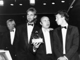 Phil Collins with Mike Rutherford and Tony Banks at the Mirror's British Video Awards Fotografisk tryk Phil Collins with Mike Rutherford and Tony Banks at the Mirror's British Video Awards Fotografisk tryk