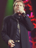 Sir Cliff Richard Treated His Fans to an Electric Show at the King's Hall Belfast, June 1999 Fotografisk tryk Sir Cliff Richard Treated His Fans to an Electric Show at the King's Hall Belfast, June 1999 Fotografisk tryk