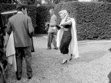 Marilyn Monroe with Husband Arthur Miller in Englefield, Surrey, July 1956 Photographie