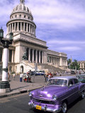 Classic 1950's Auto at Havana Capitol, Havana, Cuba Photographie par Bill Bachmann