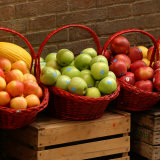 Baskets of Fruit for Sale, Tuscany Photographie par Keith Levit