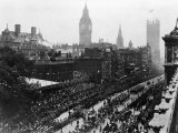 Edward VII's Coronation Procession with the Parliament Buildings in the Background Photographie par Russel 