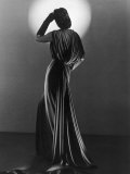Gown in Mauve Jersey by Balenciaga of Paris Which Makes Dramatic Use of Classical Style Drapery Photographie