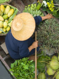 Woman with Straw Hat in Boat, Floating Market, Bangkok, Thailand Photographie par Philip Kramer
