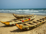 Traditional Fishing Boats on Kokrobite Beach, Greater Accra Region, Gulf of Guinea, Ghana Fotografisk tryk af Alison Jones