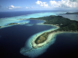 Aerial of Beautiful Bora Bora, Tahiti, French Polynesia Photographie par Bill Bachmann