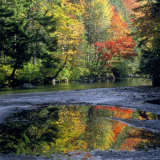 Fall Reflections Along the Swift River, New Hampshire Lámina fotográfica por Gustav Verderber Fall Reflections Along the Swift River, New Hampshire Lámina fotográfica por Gustav Verderber
