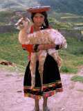 Indian Girl with Llama, Cusco, Peru Photographie par Pete Oxford