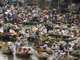 Crowded Floating Market, Laos Fotografisk tryk af Paul Chesley Crowded Floating Market, Laos Fotografisk tryk af Paul Chesley