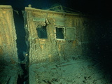 Windows of the Officers' Quarters on the Starboard Side of the R.M.S. "Titanic" Photographie par Emory Kristof
