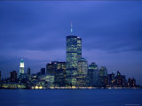 Twilight view of the skyline of lower Manhattan Lámina fotográfica