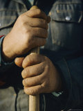 View of the Hands Holding the Handle of a Shovel Photographie
