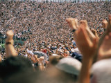 Crowds numbering over 100,000 gather during the college football season to cheer Penn State Lámina fotográfica Crowds numbering over 100,000 gather during the college football season to cheer Penn State Lámina fotográfica