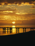 Sunset over a Silhouetted Dock Photographie