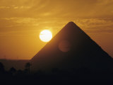 Sun over the Pyramids at Giza Fotoprint van Emory Kristof Sun over the Pyramids at Giza Fotoprint van Emory Kristof
